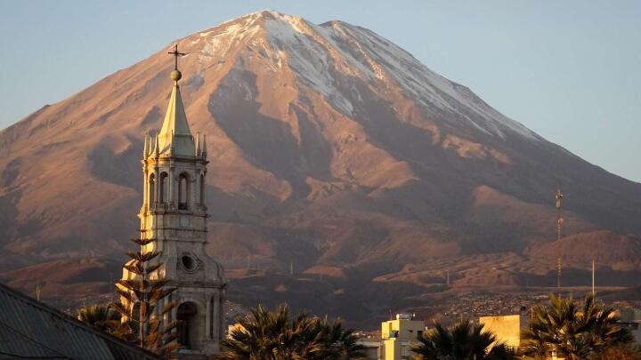 This is our complete gay travel guide to Arequipa, the city in Peru surrounded by (dormant) volcanoes!