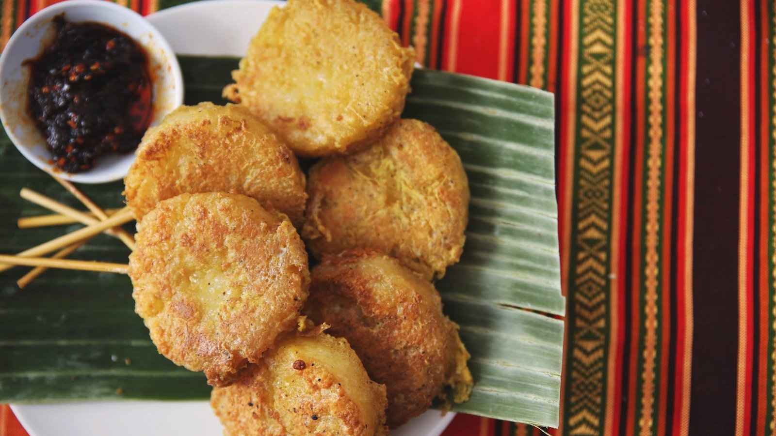 Khao jee are sticky rice patties cooked on skewers and a street food from Laos you should try!