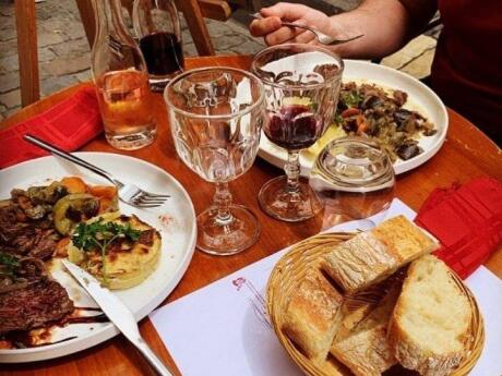 Le Francois Villon is a restaurant in the touristy part of Lyon which serves traditional Lyonnaise cuisine