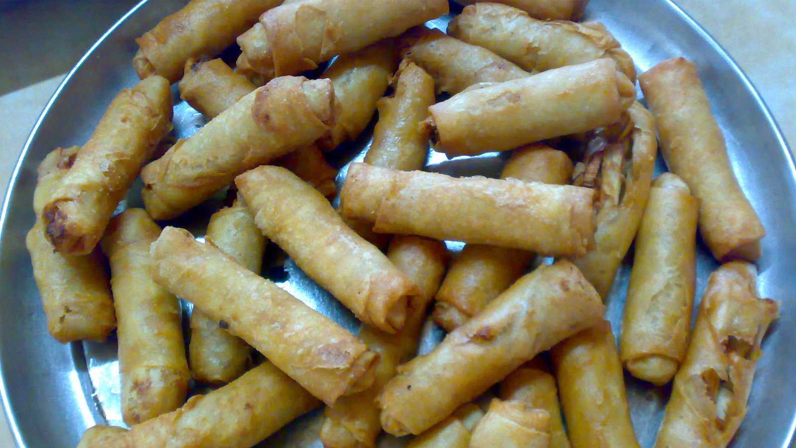 The Filipino version of spring rolls are called lumpia and while small they are packed with yumminess