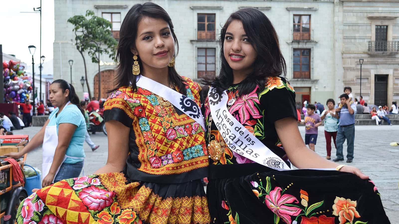 Oaxaca indigenous women traditional clothes