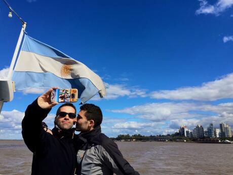 Gay Rosario, a romantic boat ride on the Paraná River.