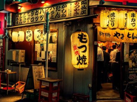 Join a Tokyo food tour to find the best local places for delicious dinners!